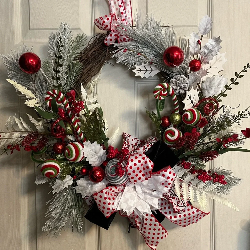 Elegant Holiday Wreath with Red, Green, and White Accents